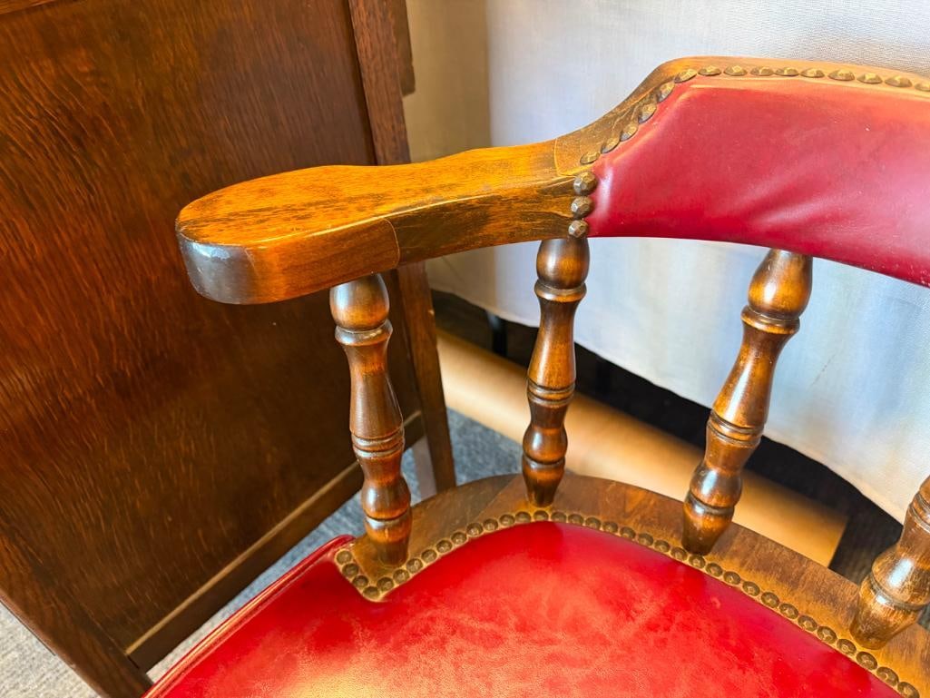 VINTAGE AUTHENTIC FURNITUER PRODUCTS TAVERN STYLE CAPTAIN'S CHAIR - 9