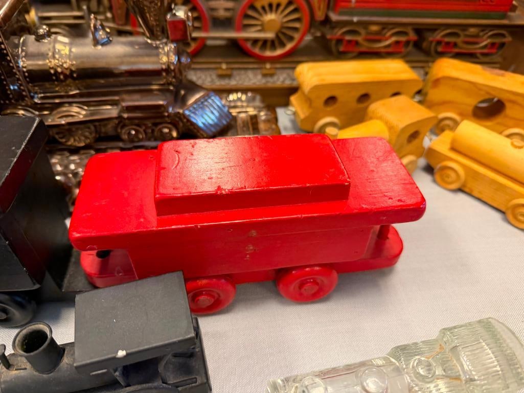 ASSORTED TRAIN COLLECTIBLES INCLUDING CERAMIC BOOKENDS, CARVED WOOD MODEL TRAINS, AND MORE - 11