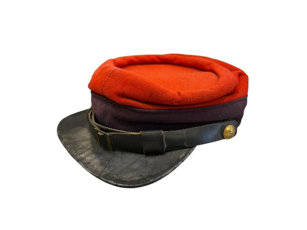 REPLICA C.S.A. CONFEDERATE STATES ARMY ARTILLERY RED FORAGE CAP: FAIR CONDITION NO SIZE LISTED BUT SMALL SIZE