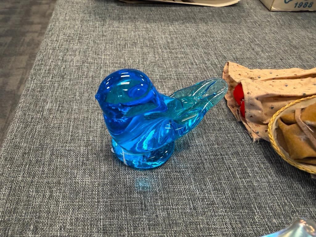 FOUR COLLECTIBLE GLASS PAPERWEIGHTS INCLUDING ZALIQUE DOVE, RABBIT, LEO WARD SIGNED BLUE GLASS BIRD - 4