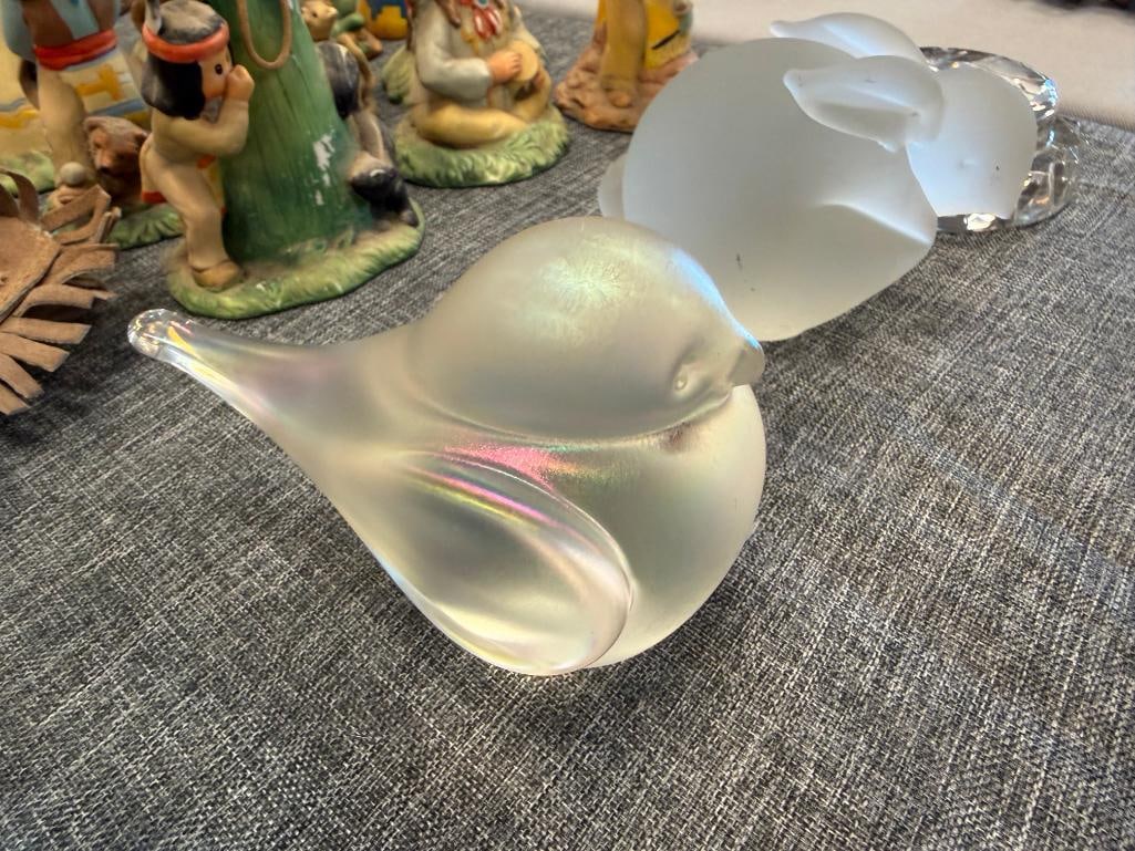 FOUR COLLECTIBLE GLASS PAPERWEIGHTS INCLUDING ZALIQUE DOVE, RABBIT, LEO WARD SIGNED BLUE GLASS BIRD - 7
