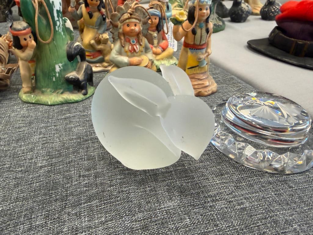 FOUR COLLECTIBLE GLASS PAPERWEIGHTS INCLUDING ZALIQUE DOVE, RABBIT, LEO WARD SIGNED BLUE GLASS BIRD - 9