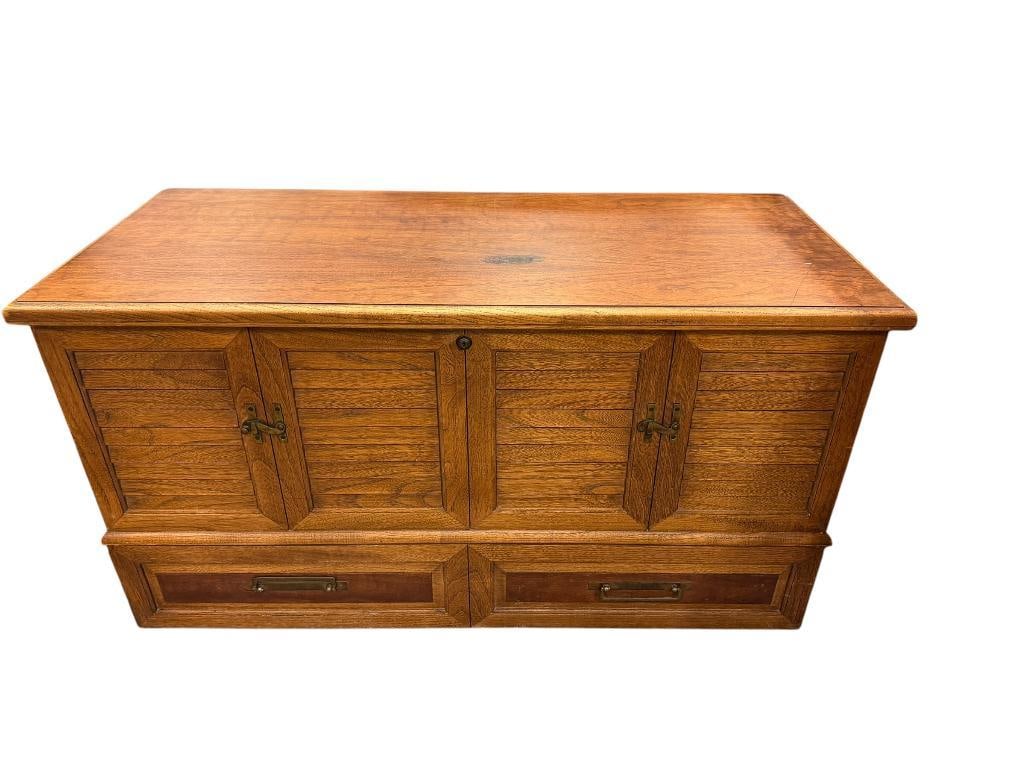 VINTAGE LANE CEDAR LINED STORAGE CHEST FEATURING AROMA-TITE PRESSURE TESTED DESIGN (1 of 10)