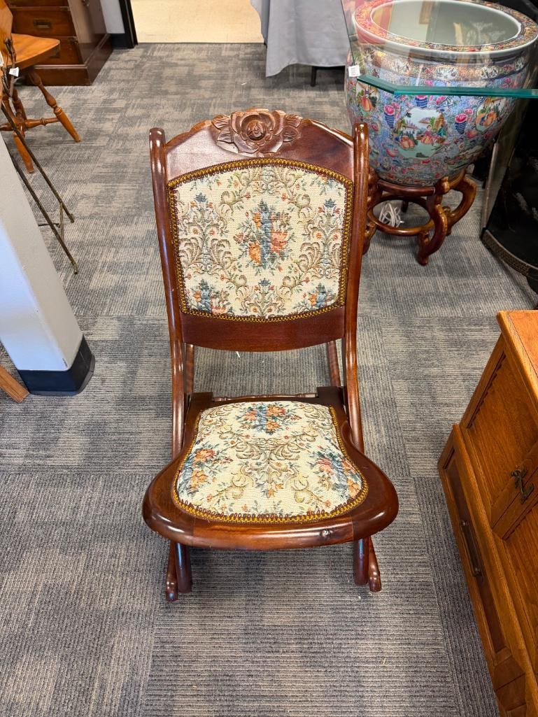 VINTAGE CARVED WOOD AND FLORAL UPHOLSTERED FOLDING ROCKING CHAIR - 3