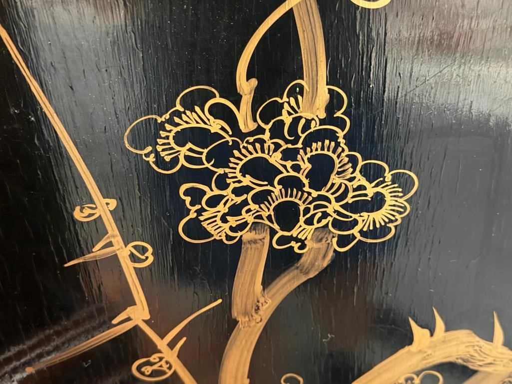 MID-CENTURY CHINESE ROUND FOUR PANEL ROOM SCREEN FEATURING BLACK LACQUER AND CARVED MOTHER OF PEARL - 17