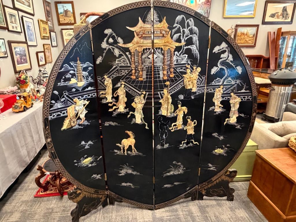 MID-CENTURY CHINESE ROUND FOUR PANEL ROOM SCREEN FEATURING BLACK LACQUER AND CARVED MOTHER OF PEARL - 3