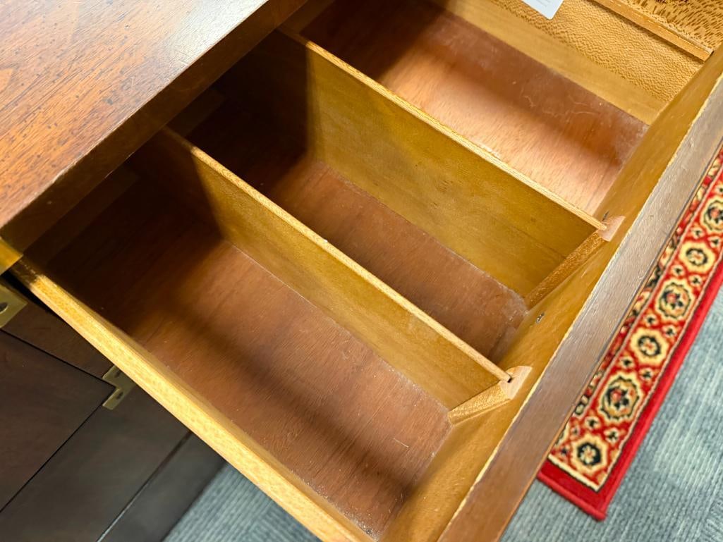 HENREDON FURNITURE VINTAGE CAMPAIGN STYLE CHEST OF DRAWERS DRESSER - 9