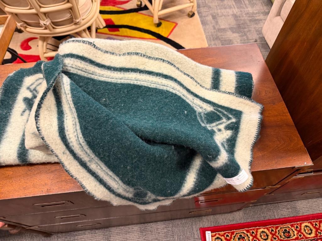 VINTAGE HUNTER'S RUN 100% WOOL EQUESTRIAN / WESTERN THEMED TWO-TONE BLANKET - 6