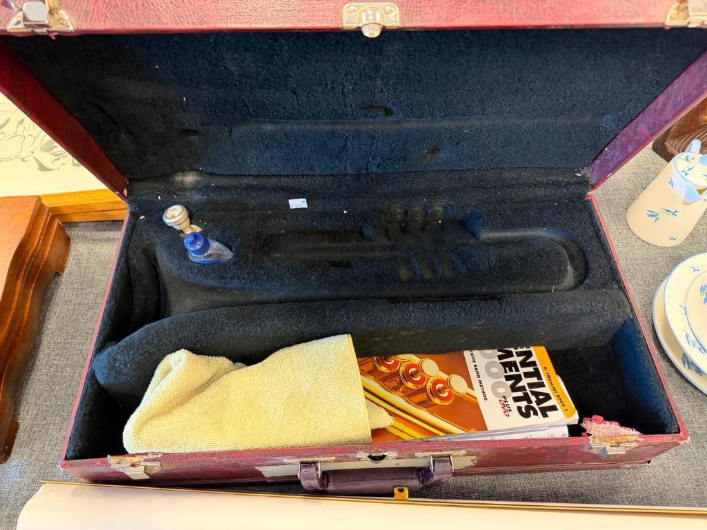 HOLTON T612R VINTAGE CHILDRENS GOLD PLATED TRUMPET MADE BY FRANK HOLTON CO. - 10