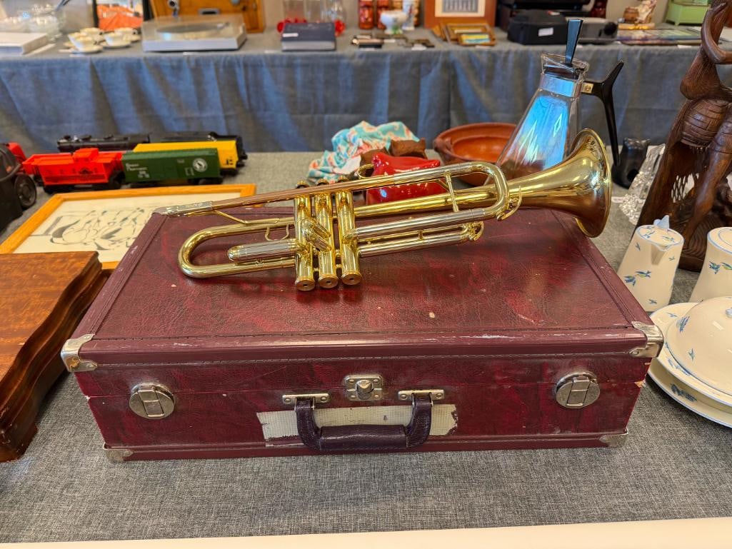 HOLTON T612R VINTAGE CHILDRENS GOLD PLATED TRUMPET MADE BY FRANK HOLTON CO. - 2