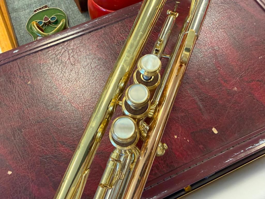 HOLTON T612R VINTAGE CHILDRENS GOLD PLATED TRUMPET MADE BY FRANK HOLTON CO. - 4