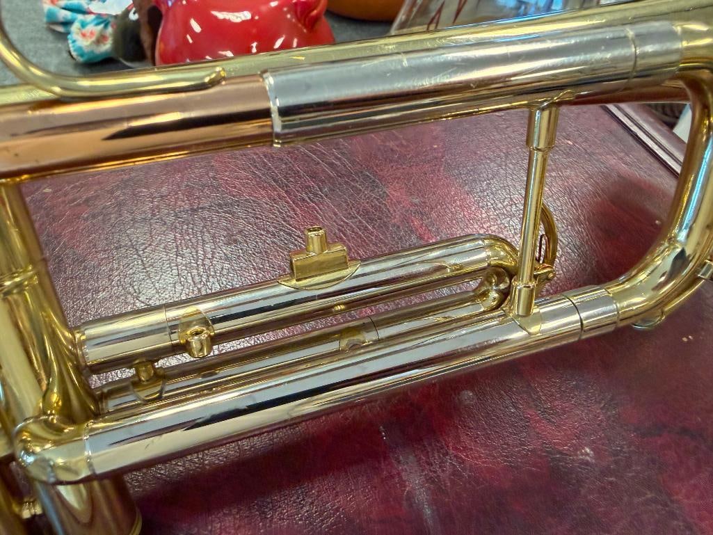 HOLTON T612R VINTAGE CHILDRENS GOLD PLATED TRUMPET MADE BY FRANK HOLTON CO. - 6