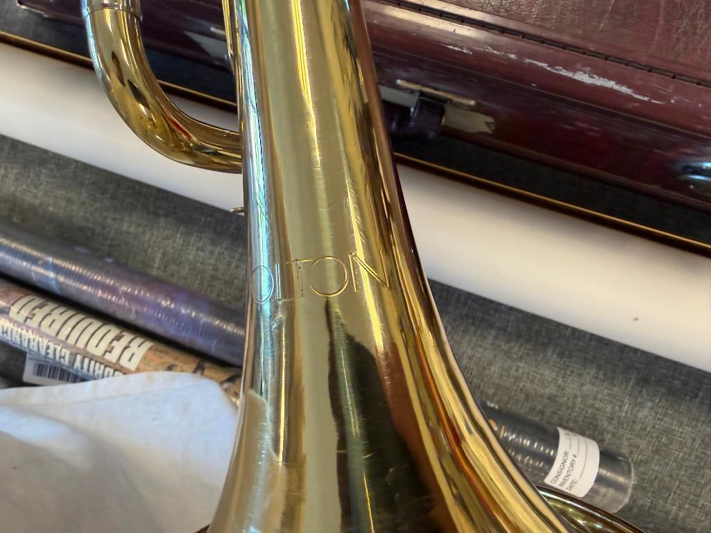 HOLTON T612R VINTAGE CHILDRENS GOLD PLATED TRUMPET MADE BY FRANK HOLTON CO. - 8