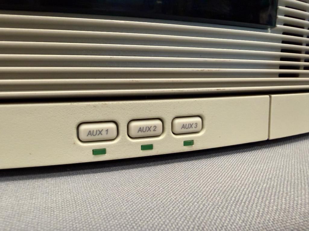 BOSE WAVE RADIO / CD PLAYER MODEL AWACCQ - 8