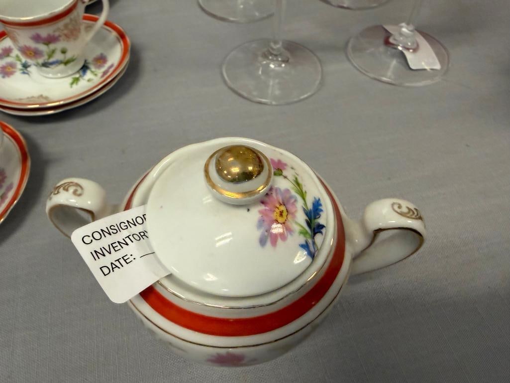 MID-20TH CENTURY CORONATION CHINA PORCELAIN CHINA FLORAL DECORATED WITH GILT ACCENTS - 12