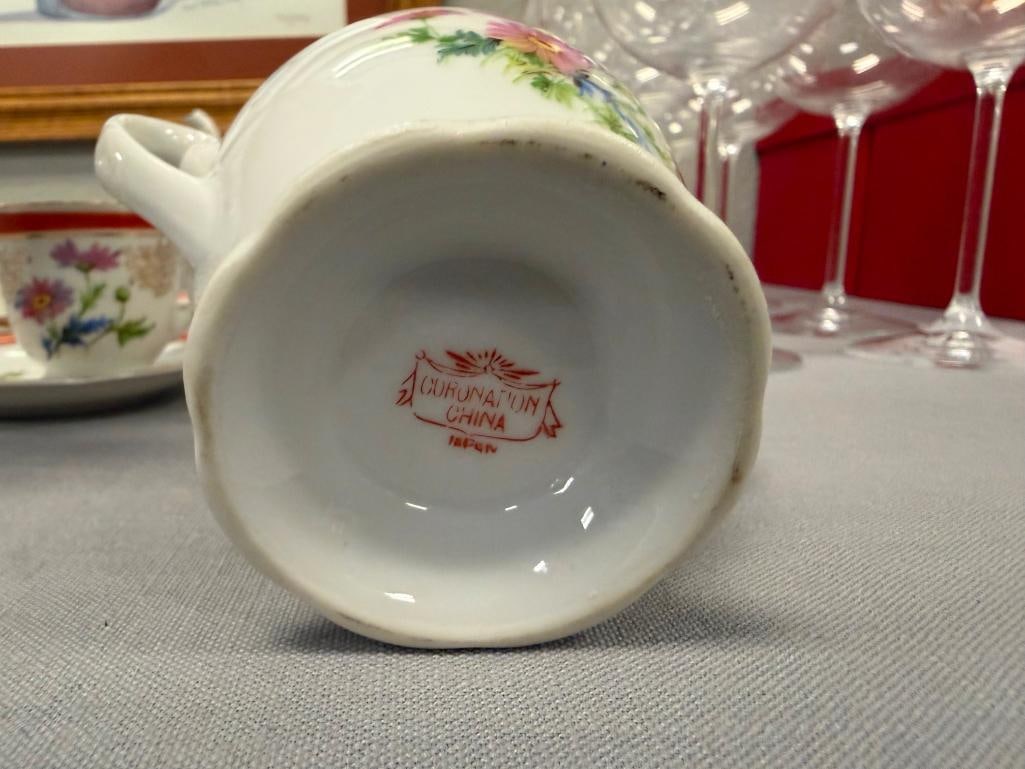 MID-20TH CENTURY CORONATION CHINA PORCELAIN CHINA FLORAL DECORATED WITH GILT ACCENTS - 15