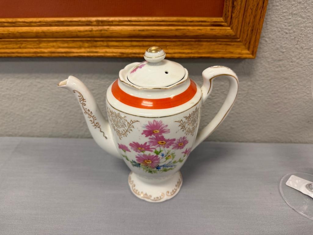 MID-20TH CENTURY CORONATION CHINA PORCELAIN CHINA FLORAL DECORATED WITH GILT ACCENTS - 16