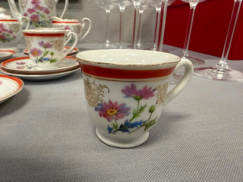 MID-20TH CENTURY CORONATION CHINA PORCELAIN CHINA FLORAL DECORATED WITH GILT ACCENTS - 7