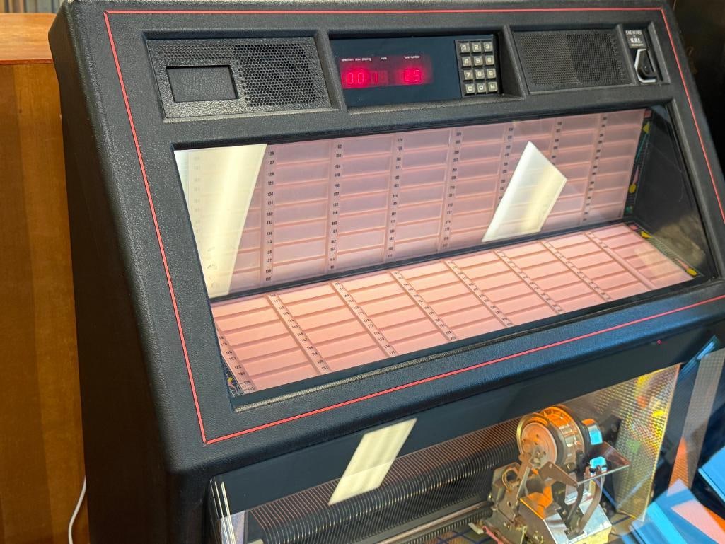 CIRCA 1980'S NSM GALAXY 200 COIN-OPERATED JUKE BOX DESIGNED TO HOLD 100 CDS NO. 35200714 - 3