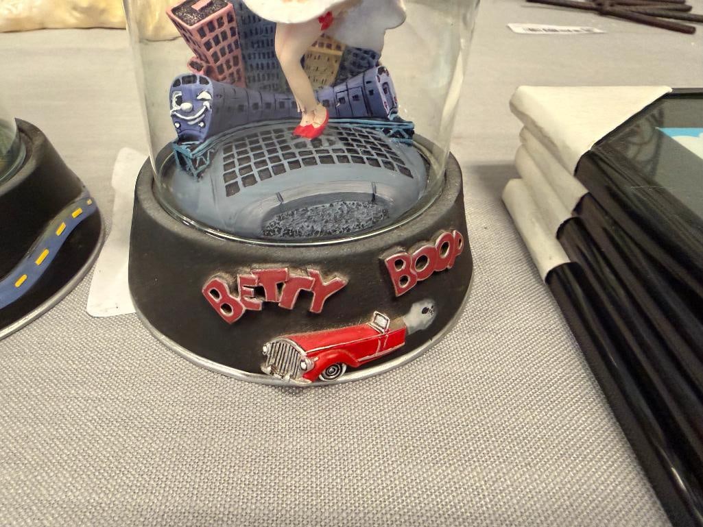 BETTY BOOP KING FEATURE SYNDICATE HAND PAINTED SCULPTURES, DANBURY MINT FIGURINE AND QUARTZ CLOCK - 13
