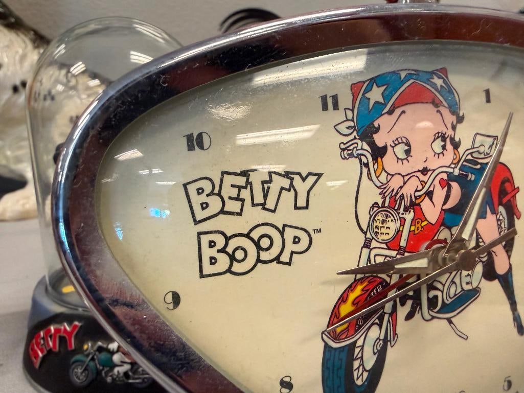 BETTY BOOP KING FEATURE SYNDICATE HAND PAINTED SCULPTURES, DANBURY MINT FIGURINE AND QUARTZ CLOCK - 4
