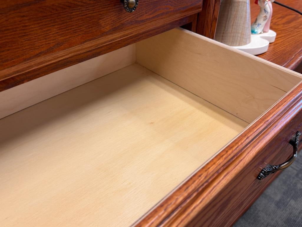 OAK SIX DRAWER CHEST OF DRAWERS / CHIFFOROBE - 6