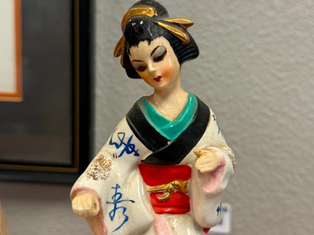 THE VIGON CO. MID-CENTURY FIGURAL LAMP WITH GEISHA FIGURE AND HOUR GLASS SHAPED SHADE LOS ANGELES - 2