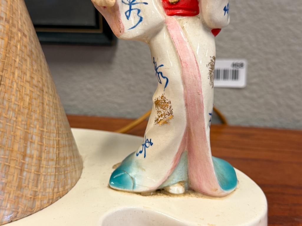THE VIGON CO. MID-CENTURY FIGURAL LAMP WITH GEISHA FIGURE AND HOUR GLASS SHAPED SHADE LOS ANGELES - 3