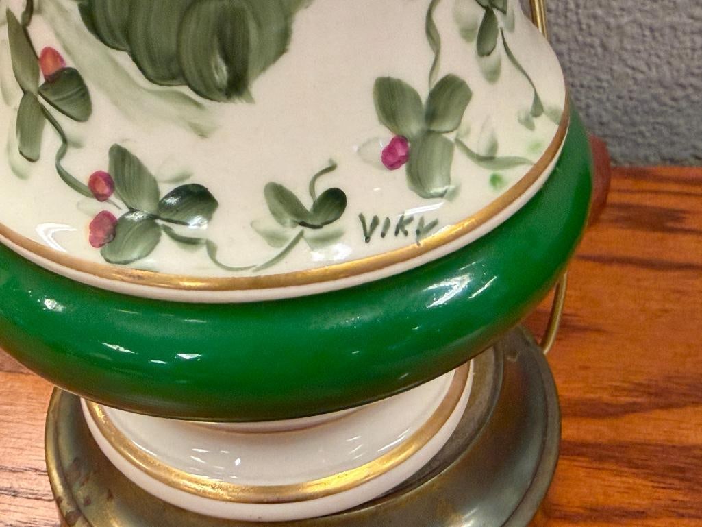 VINTAGE GREEN IVY PORCELAIN TABLE LAMP HAND PAINTED SIGNED BY ARTIST VIKY - 4