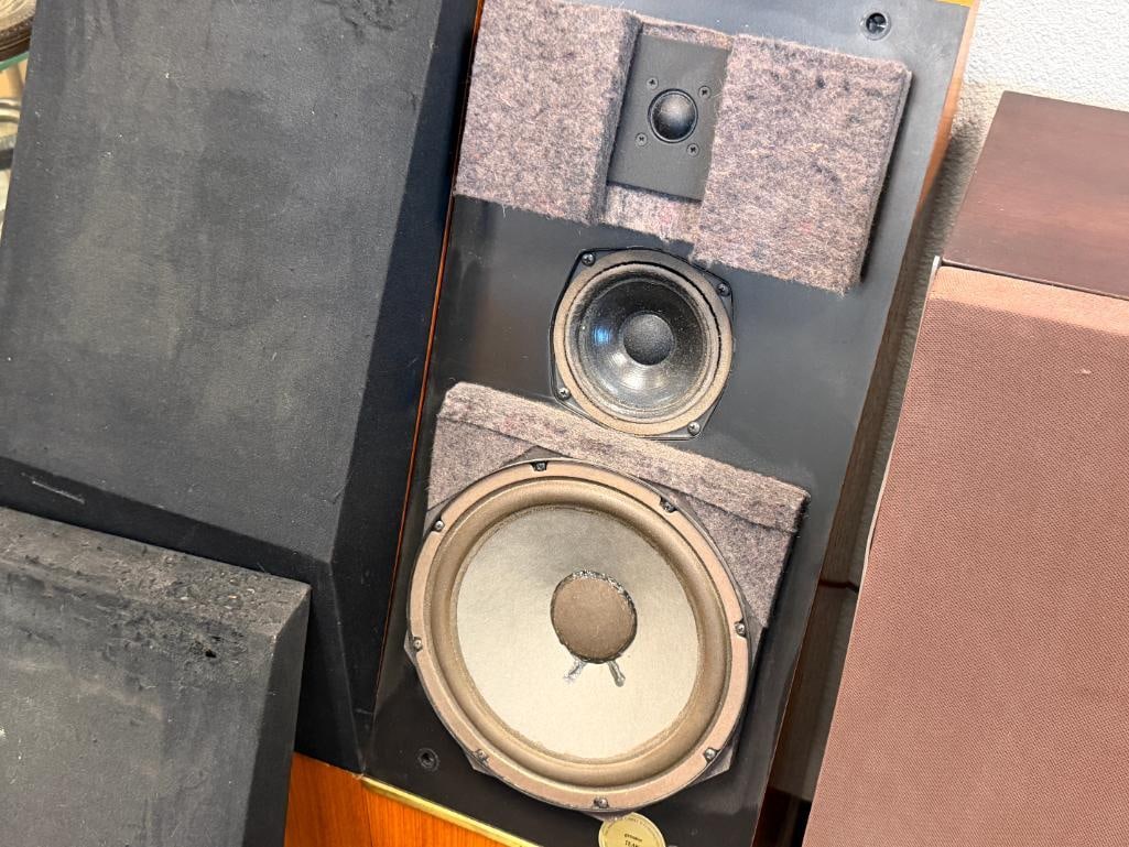 MID-1980'S THIEL 03A FLOOR STANDING SPEAKERS WITH TEAK VENEER THREE WAY SPEAKERS MADE IN THE U.S.A. - 4