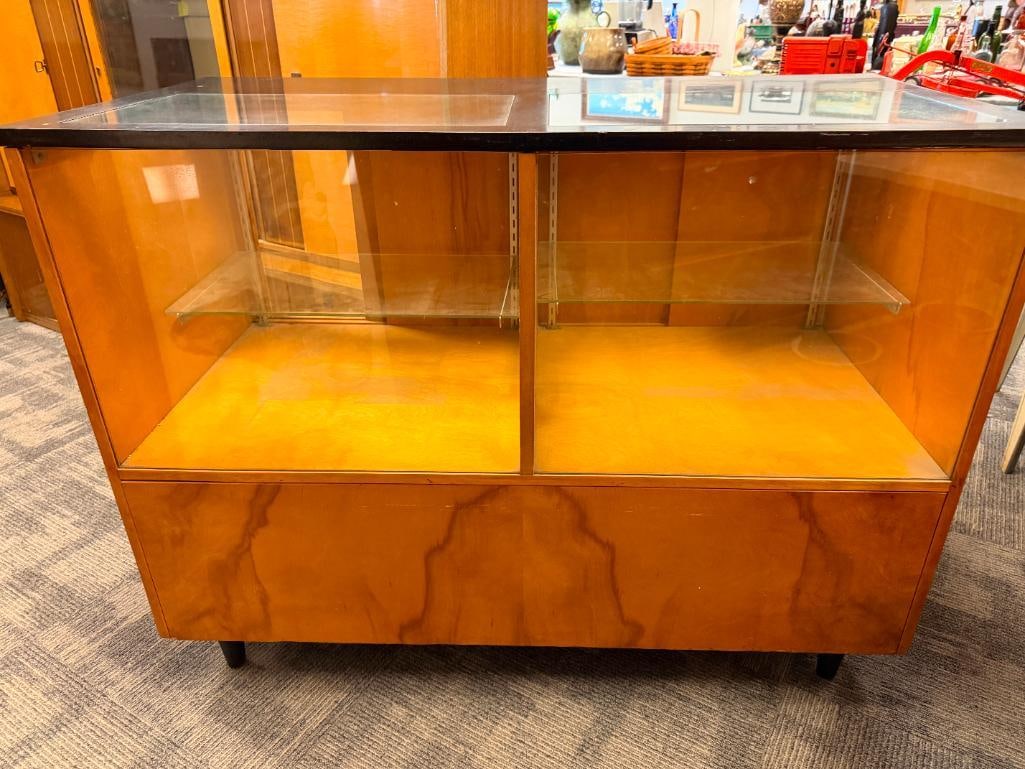 VINTAGE DEPARTMENT STORE DISPLAY CASE - 12