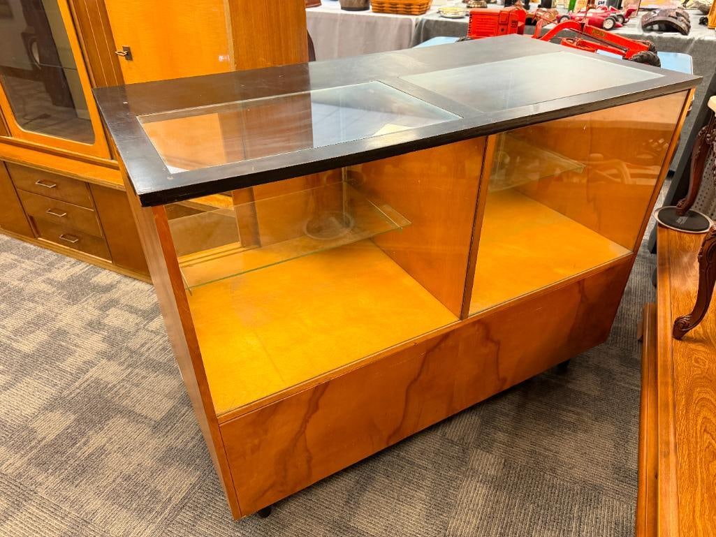 VINTAGE DEPARTMENT STORE DISPLAY CASE - 8