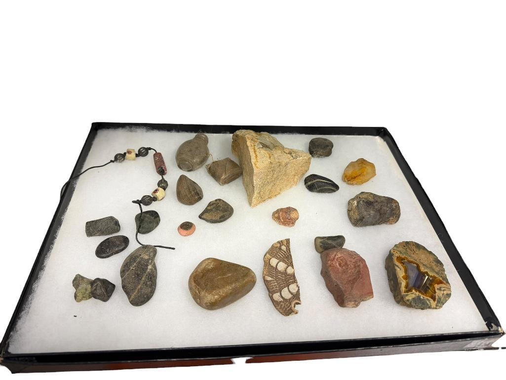 ASSORTED GEOLOGICAL SPECIMENS, FOSSILS, AND NATIVE AMERICAN TRADE BEADS (1 of 9)