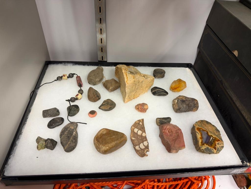 ASSORTED GEOLOGICAL SPECIMENS, FOSSILS, AND NATIVE AMERICAN TRADE BEADS - 2