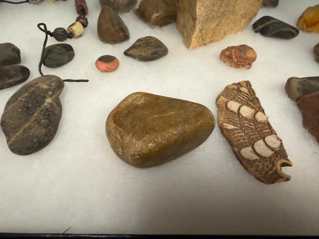 ASSORTED GEOLOGICAL SPECIMENS, FOSSILS, AND NATIVE AMERICAN TRADE BEADS - 4