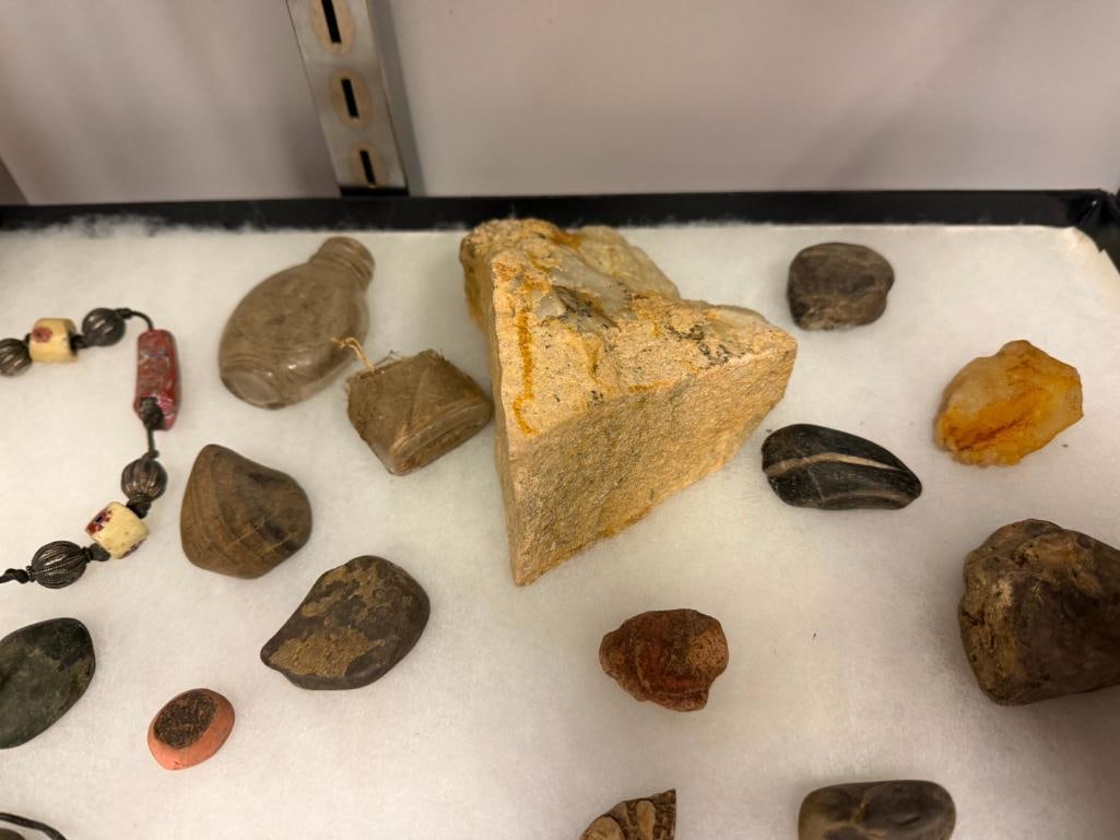 ASSORTED GEOLOGICAL SPECIMENS, FOSSILS, AND NATIVE AMERICAN TRADE BEADS - 9