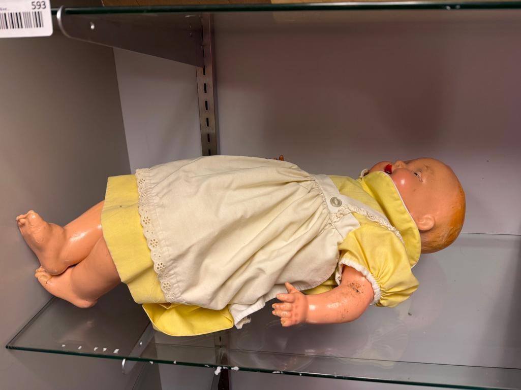 ANTIQUE MADAME HENDREN COMPOSITION DOLL - 2