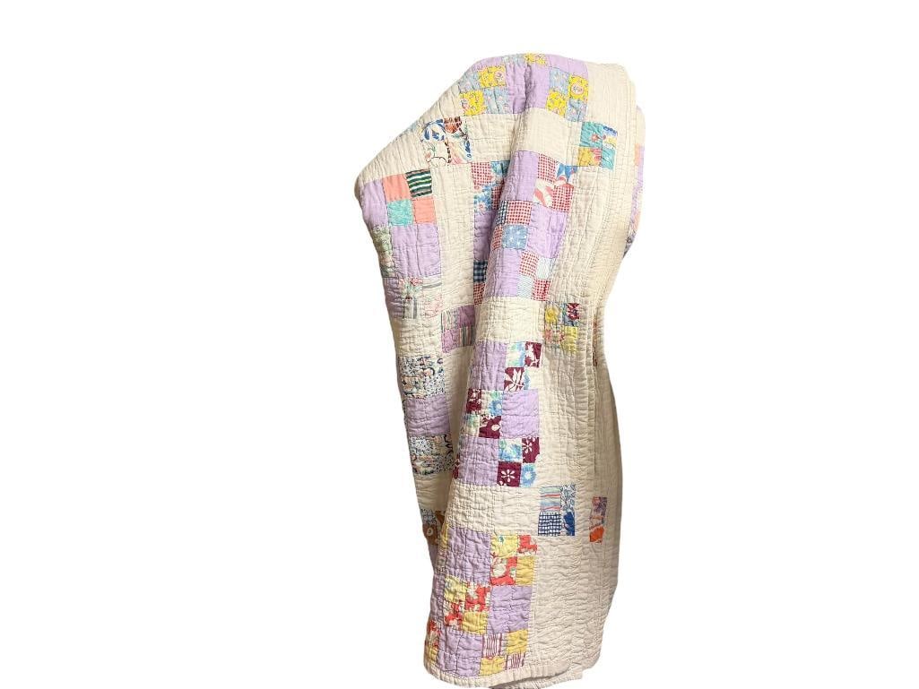 VINTAGE HANDMADE NINE PATCH PATCHWORK QUILT FEATURING LAVENDER AND ASSORTED COLOFUL FABRIC SQUARES: GOOD CONDITION 86" X 62"