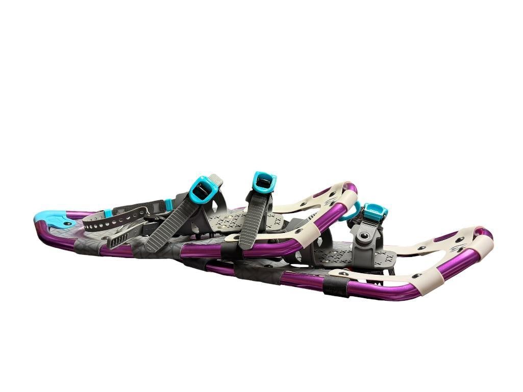 PAIR OF LADIES SAWTOOTH TWENTY-ONE WILDHORN SNOWSHOES: GOOD CONDITION 22" L