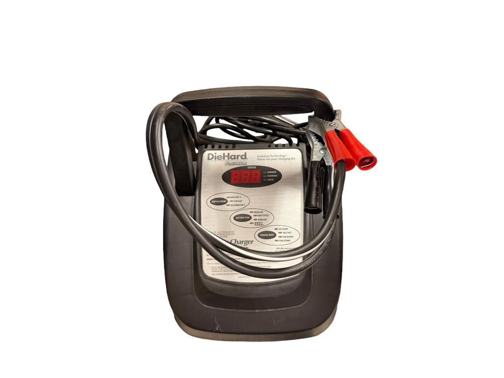 DIEHARD PLATINUM BATTERY CHARGER / ENGINE STARTER (1 of 7)