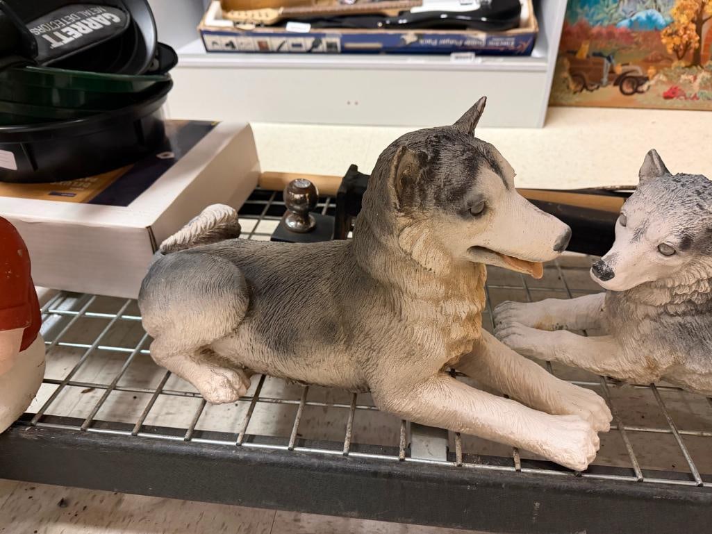 TWO RESTING WOLF / HUSKY AND PUP RESIN YARD ART SCULPTURES - 3