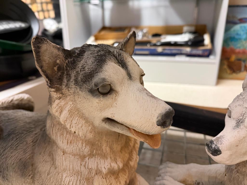 TWO RESTING WOLF / HUSKY AND PUP RESIN YARD ART SCULPTURES - 4