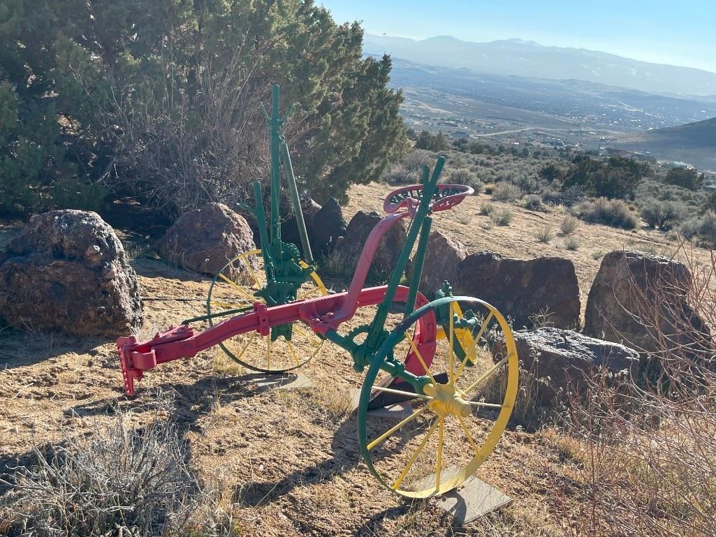 ANTIQUE JOHN DEERE HORSE-DRAWN SICKLE BAR MOWER EARLY 20TH CENTURY FARMING IMPLEMENT / DAIN MOWER - 2