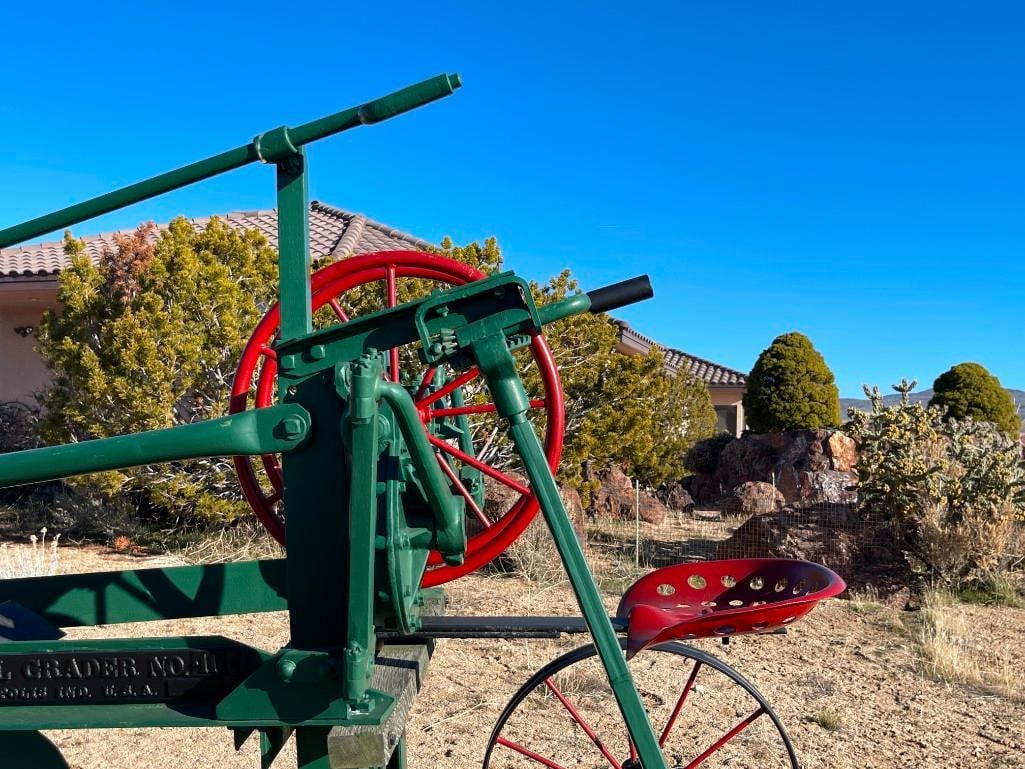 ANTIQUE THE J.D. ADAMS NO. 111 PULL-BEHIND LEANING WHEEL ROAD GRADER EARLY CONSTRUCTION EQUIPMENT - 9