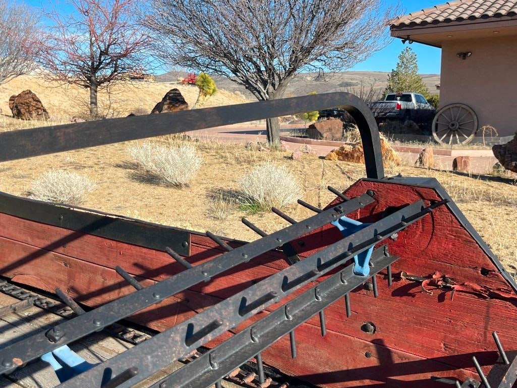 ANTIQUE HORSE-DRAWN MANURE SPREADER EARLY FARMING IMPLEMENT - 7