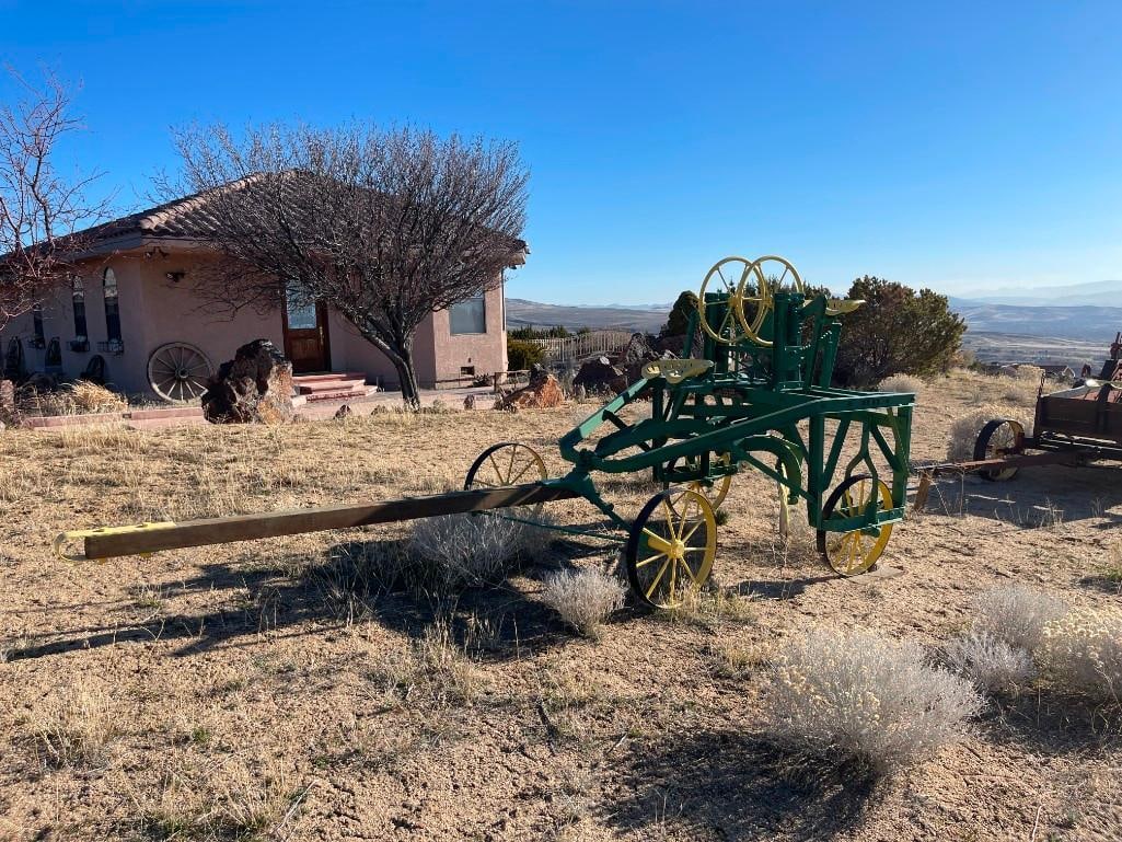 ANTIQUE J.D. ADAMS & CO. LITTLE ROADSTER HORSE-DRAWN PULL GRADER (1 of 18)