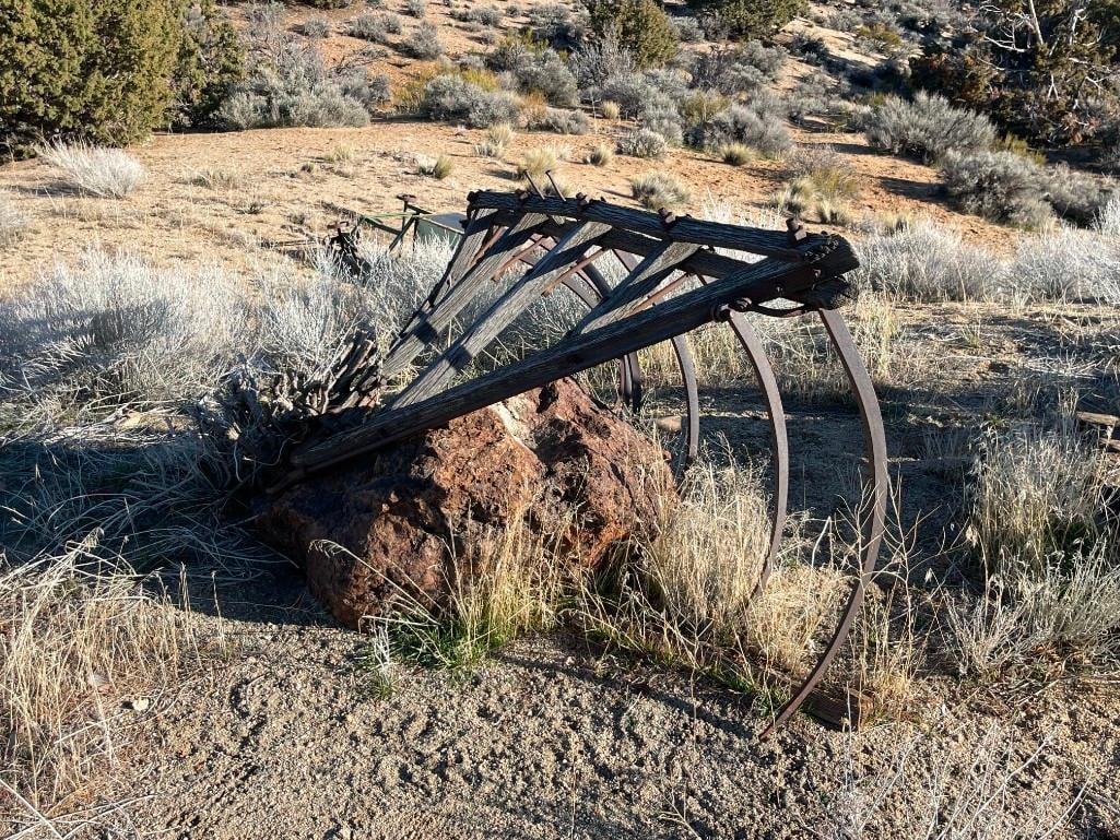 ANTIQUE GRAPPLE FORK AGRICULTURAL TOOL USED FOR HANDLING HAY: USED TO LIFT OR CLAWING HAY INTO BARN OR LOFT, BEFORE BALING HAY WAS COMMON 