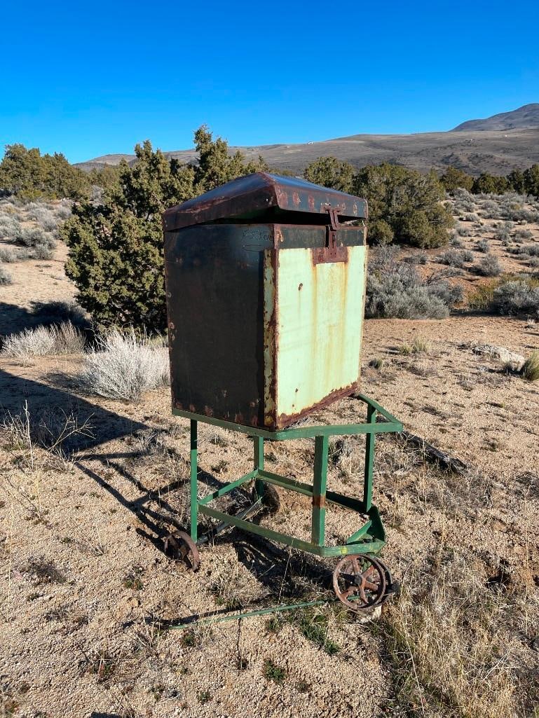 ANTIQUE INDUSTRIAL STEEL CONTAINER ON METAL CART (1 of 13)