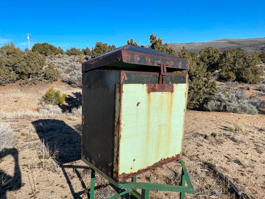 ANTIQUE INDUSTRIAL STEEL CONTAINER ON METAL CART - 2