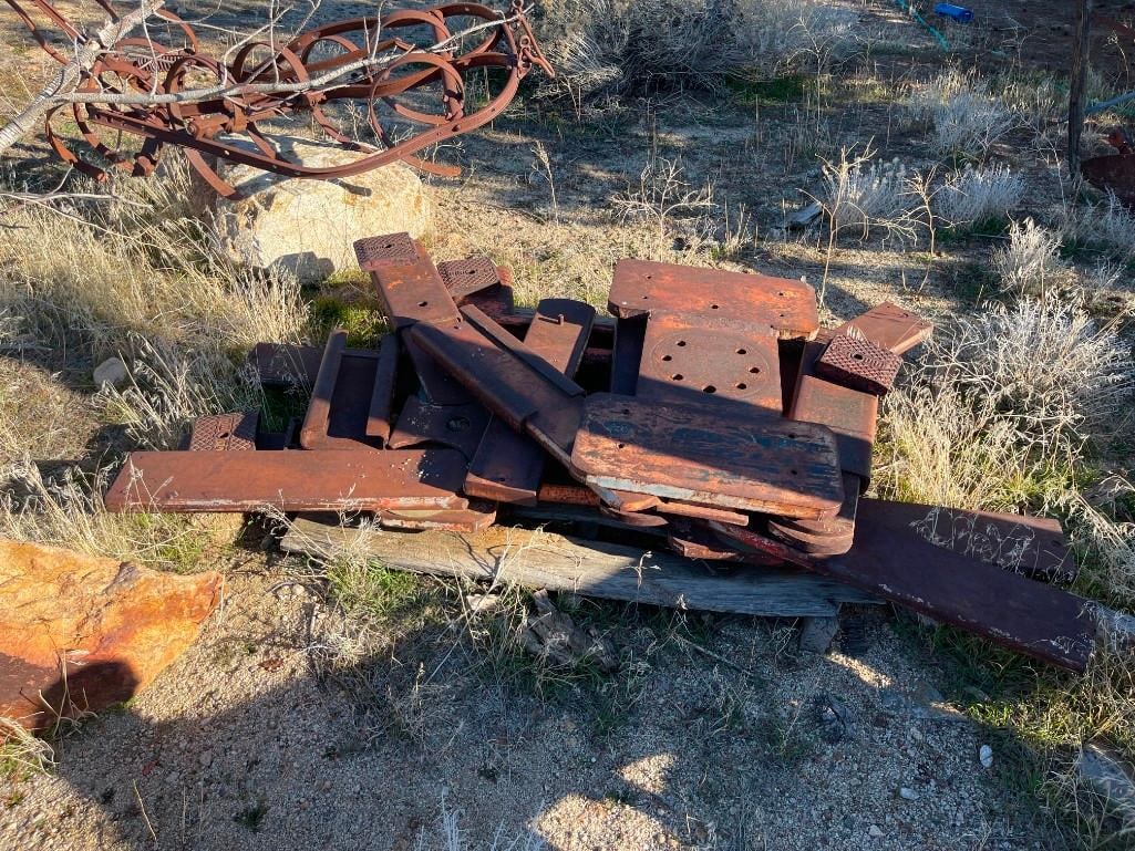 VINTAGE GLOBE FRAME AND BOLSTER PLATES FROM HEAVY DUTY IN GROUND AUTOMOTIVE LIFT SYSTEM (1 of 7)